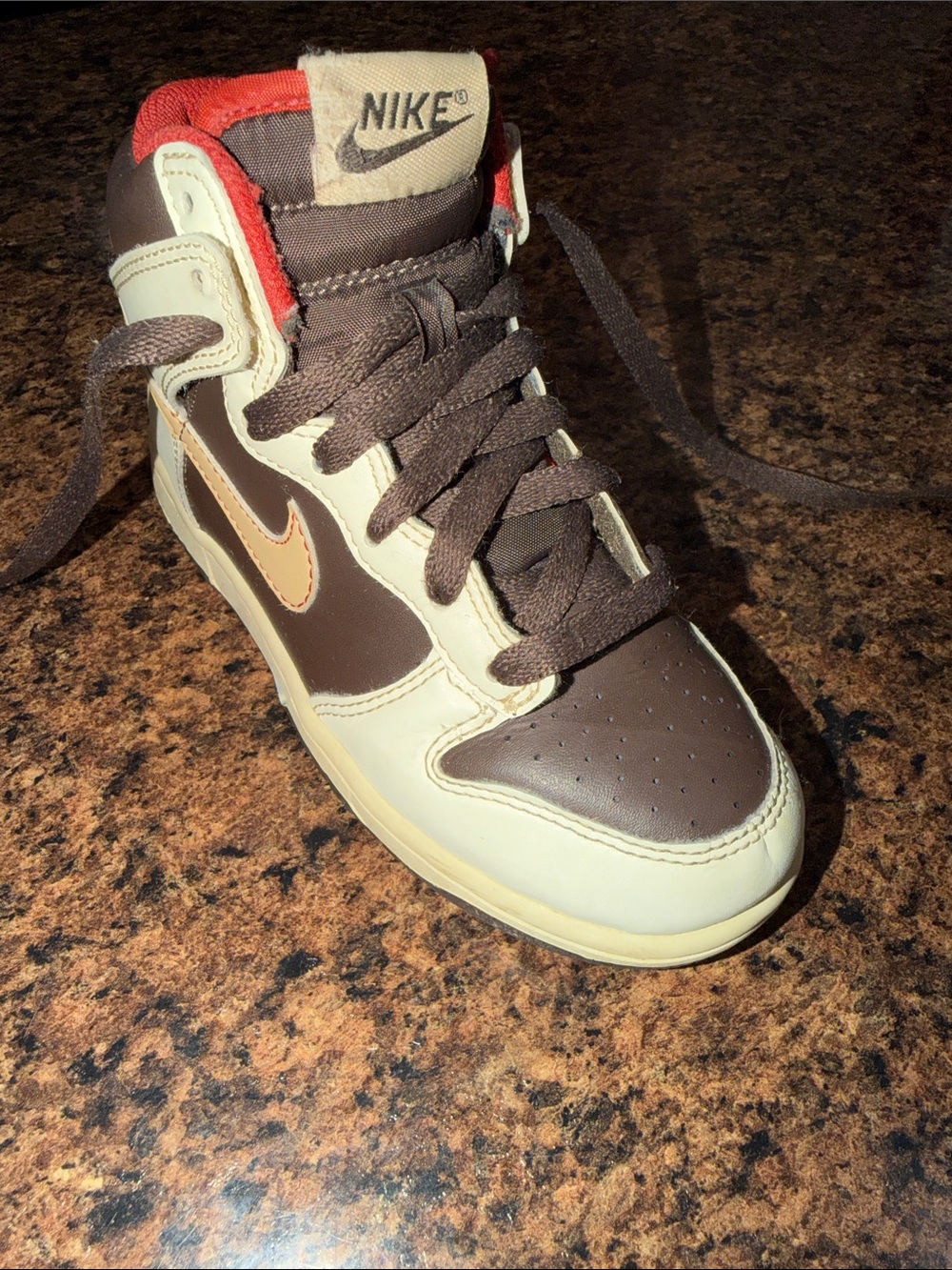 Nike Dunk High
Baroque Brown (GS)
Boys 12.5c